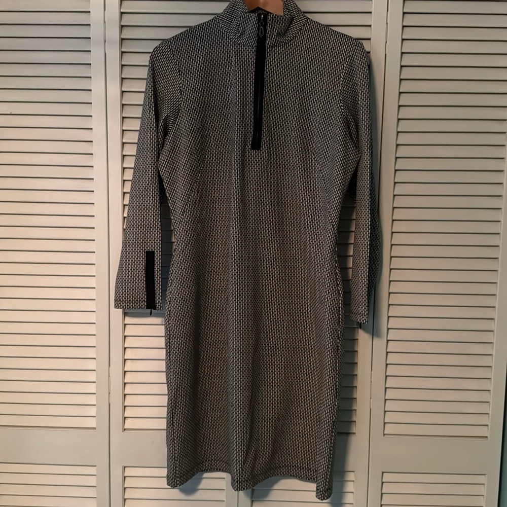 J McLaughlin XL Sleek herringbone pattern Dress. Mock neck when zipped. New
